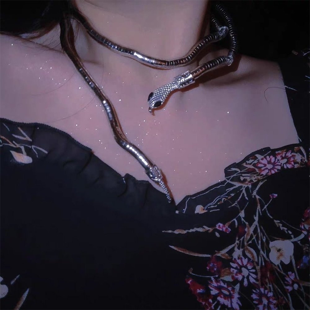 A Personality-Dark Style Snake-Shaped Necklace - Picture 3 of 4